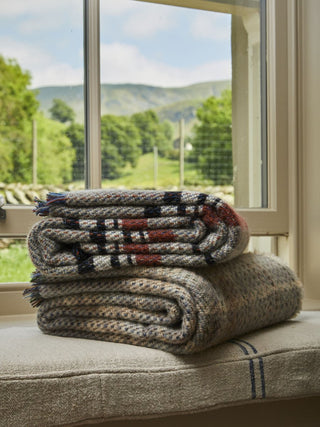 Large Checked Random Recycled Wool Blanket - LOOMSHIRE - 3