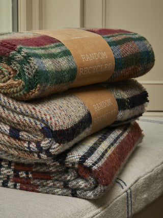 Small Checked Random Recycled Wool Blanket - LOOMSHIRE - 2