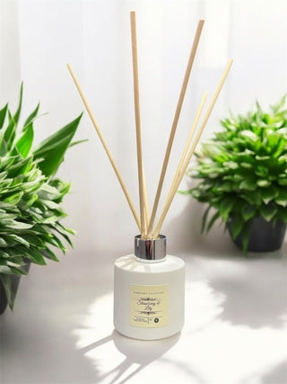 Strawberry & Lily 100ml Reed Diffuser | Elegant Floral Scent - LOOMSHIRE - 1